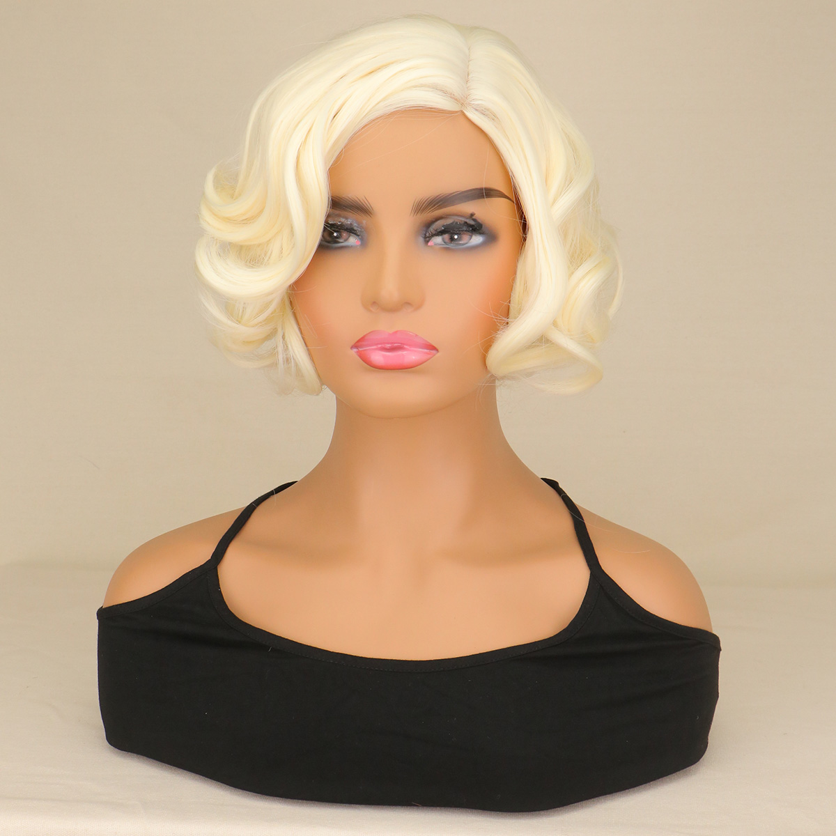 Women'S Accessories In The 1950S - Pelucas sintéticas de pelo corto y