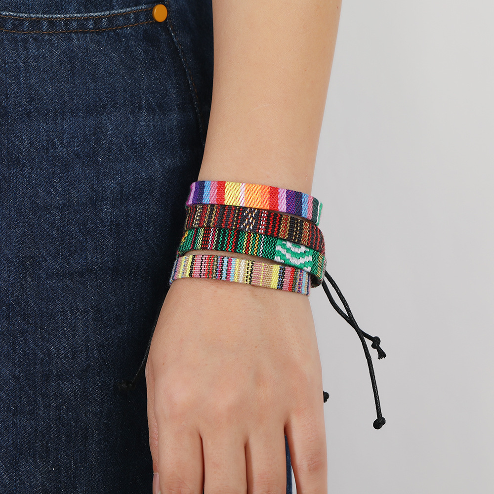 Conjunto de pulseras coloridas - Women Accessories Nepal reseña y precio